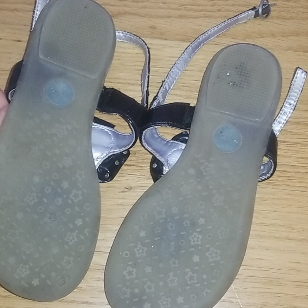 shoes - Picture 2 of 3